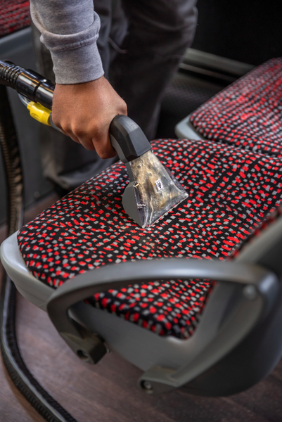 Профессиональный моющий пылесос Karcher Puzzi 8/1 1.100-240.0 фото
