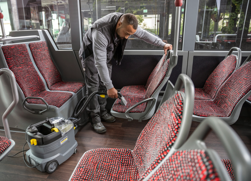Профессиональный моющий пылесос Karcher Puzzi 8/1 1.100-240.0 фото